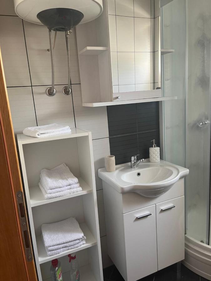 Guesthouse Villa Jurisic 诺瓦利娅 外观 照片
