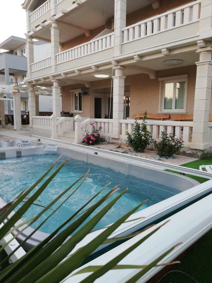 Guesthouse Villa Jurisic 诺瓦利娅 外观 照片