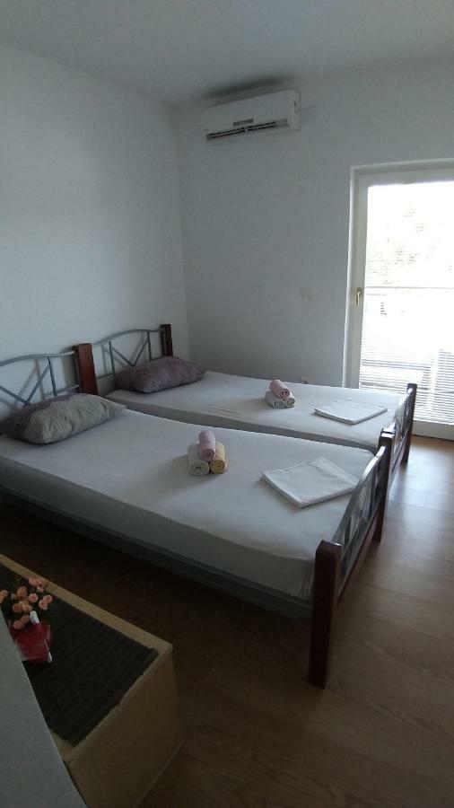 Guesthouse Villa Jurisic 诺瓦利娅 外观 照片