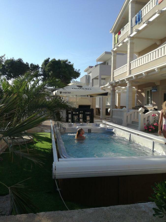 Guesthouse Villa Jurisic 诺瓦利娅 外观 照片